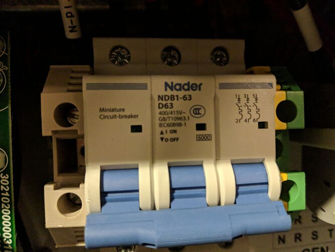 75072=12011-Deye_12kw_63A_Grid_Sicherung.jpg