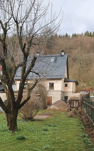 22539=4351-Holzlager_vom_Osten.jpg