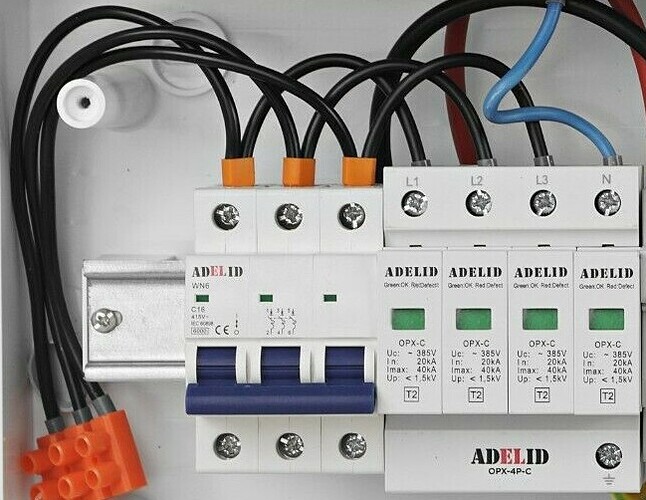 24354=4694-SOLAR_ANSCHLUSSKASTEN_PHOTOVOLTAIK_AC_DC_2_STRINGS_UeBERSPANNUNGSSCHUTZ1.jpg