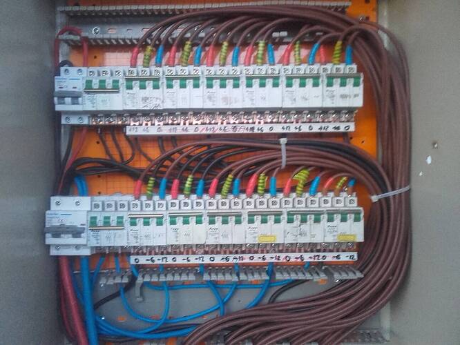 24x6V300Ah.jpg