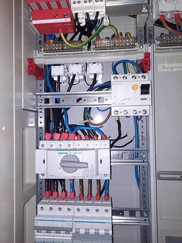 ZählerschrankInstallation.jpg