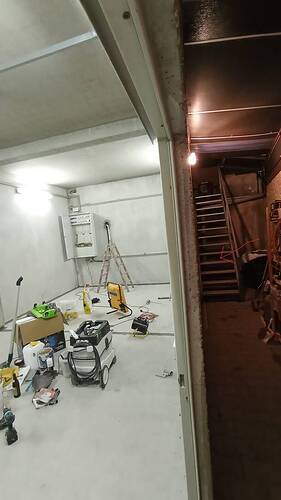 Garage-Klima-Außengerät.jpeg