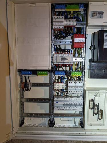 Hauptverteil links innen.jpg