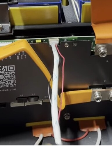 Heating pad BMS connector from a YouTube video
