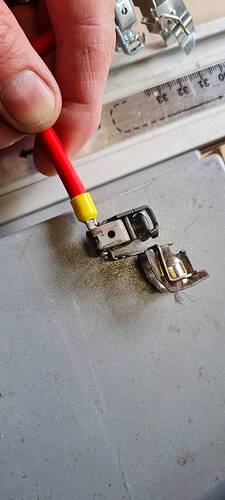 22_SH_Schraubklemme_unten_Kabel_gecrimpt.jpg
